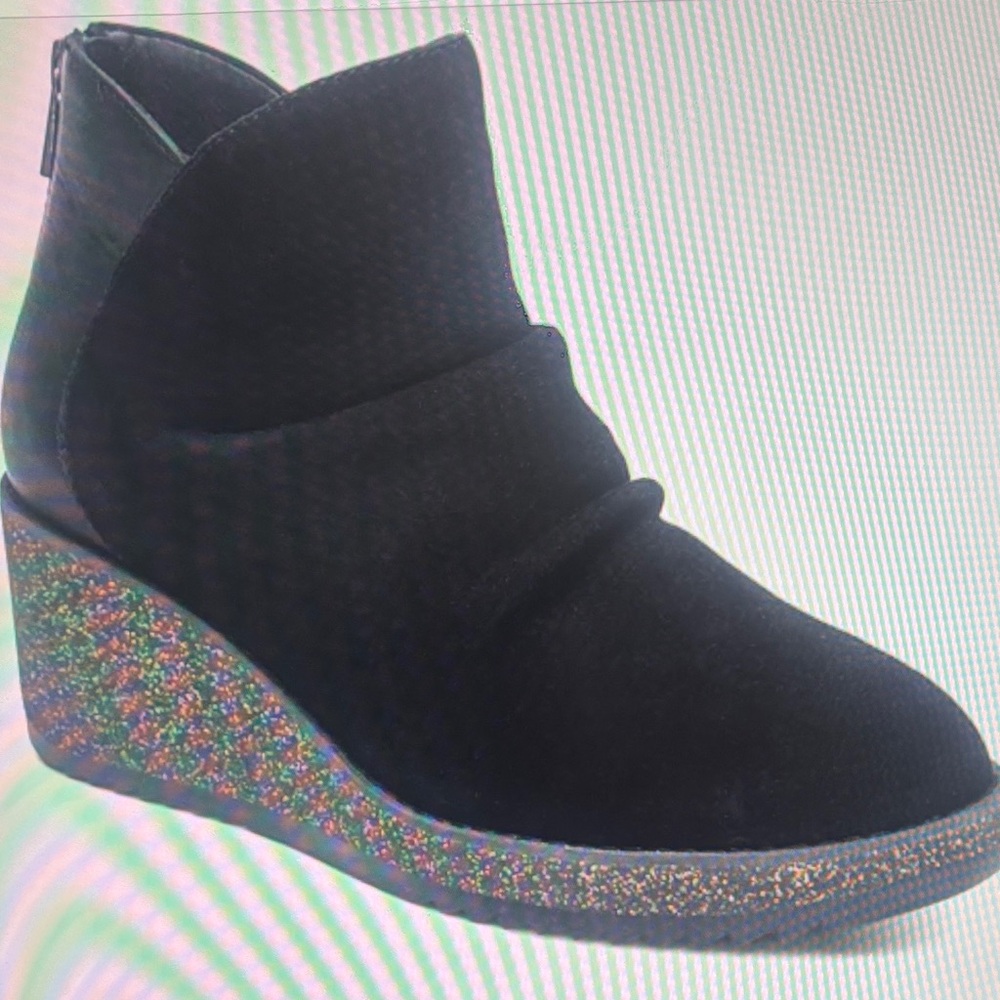 NWB Aetrex Kara Ankle Wedge Bootie. Euro size 37. US 7